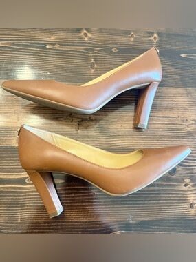EUC Michael Kors Leather Cognac Pointed Toe Mid Heel Pumps Size 8